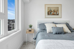 Ritzy 3BR Home with Balcony Near Burlington Pier